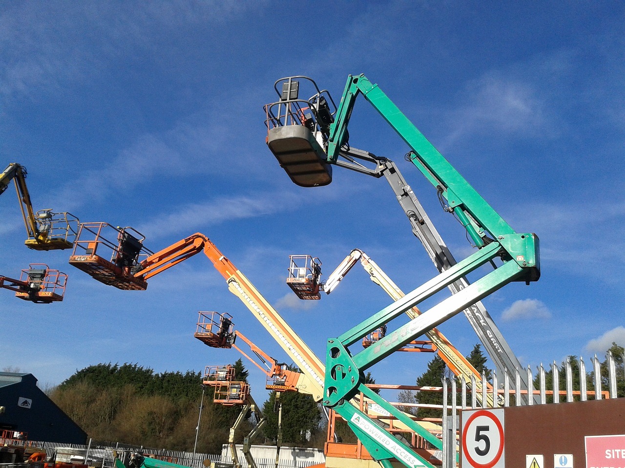 Level 3 Award in Use of a Chainsaw from a Mobile Elevated Work Platform - MEWP